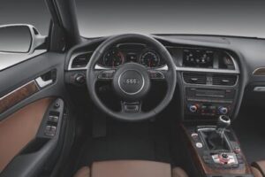 Interno Audi A4 8K