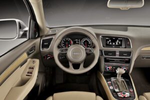 Interno Audi Q5 8R